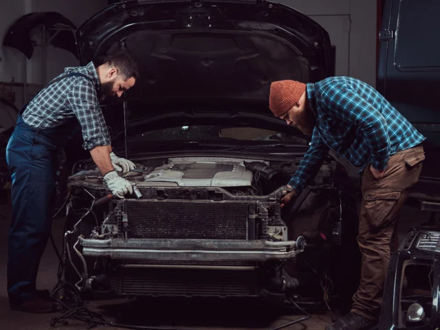 Why is an experienced Range Rover mechanic essential for luxury SUV maintenance?